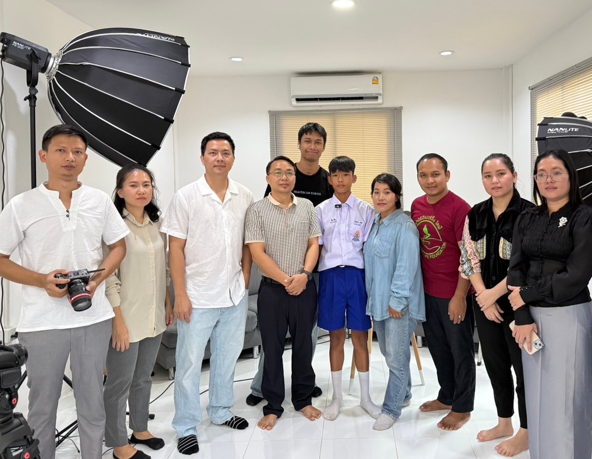 บรรยากาศการรับทุนการศึกษาของน้องๆ ผู้ได้รับการคัดเลือกที่มีคุณสมบัติครบถ้วนและผ่านการสัมภาษณ์โดยทางผู้มอบทุน ปี 2568 มูลนิธิอีเมอร์จิ้งไลฟ์ ขอแสดงความยินดีกับน้องๆและหวังเป็นอย่างยิ่งว่าจะเป็นส่วนหนึ่งในการพลักดันให้น้องๆประสบความสำเร็จในการเรียนและชีวิตในอนาคตคjะ